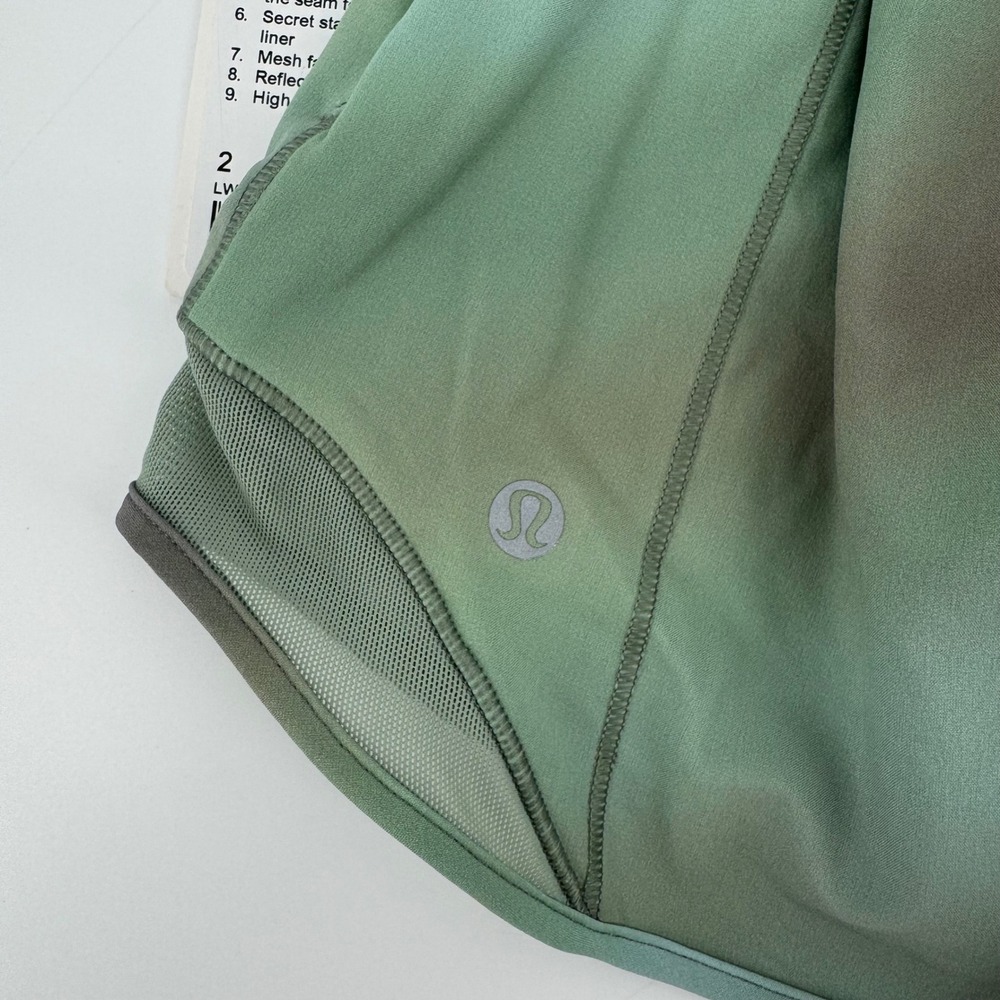 Lululemon Hotty Hot High-Rise Shorts 4" Lined Cloud Glow Multi Size 2‎ NWT - Picture 4 of 5